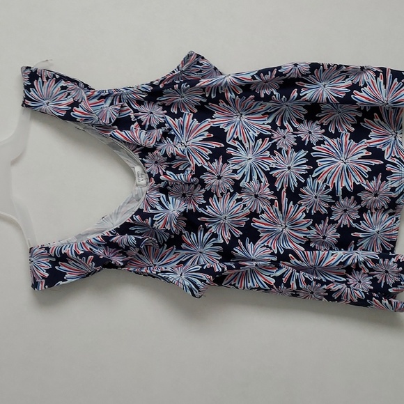 Crown,& Ivy Sleeveless Top - Picture 3 of 10